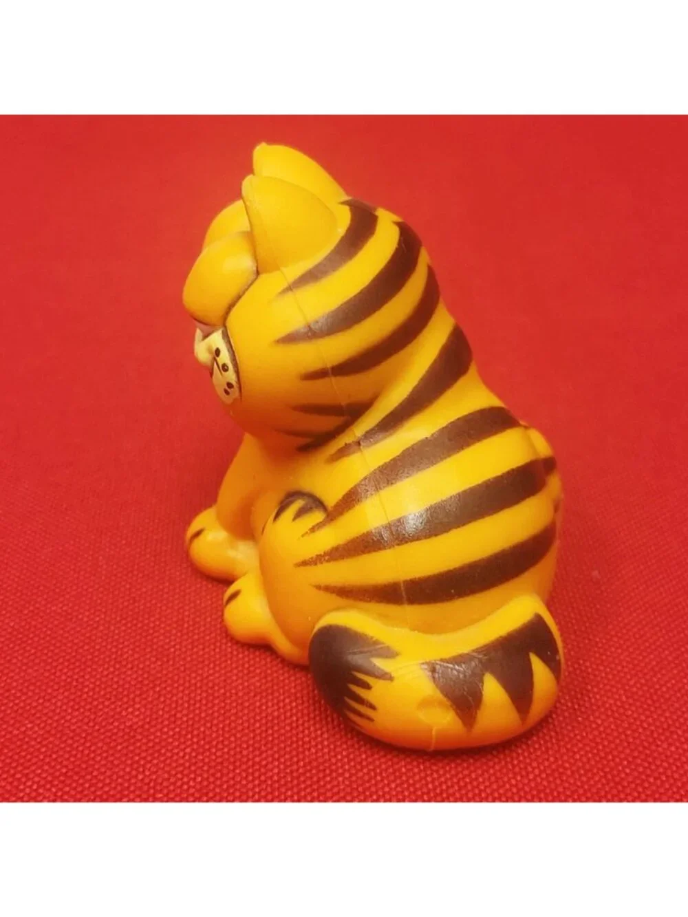Vintage Garfield Sitting PVC Figurine